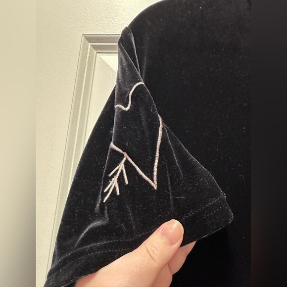 H&M Divided Women’s Black Velvet Mini Dress With Embroidery 14 - Picture 7 of 7